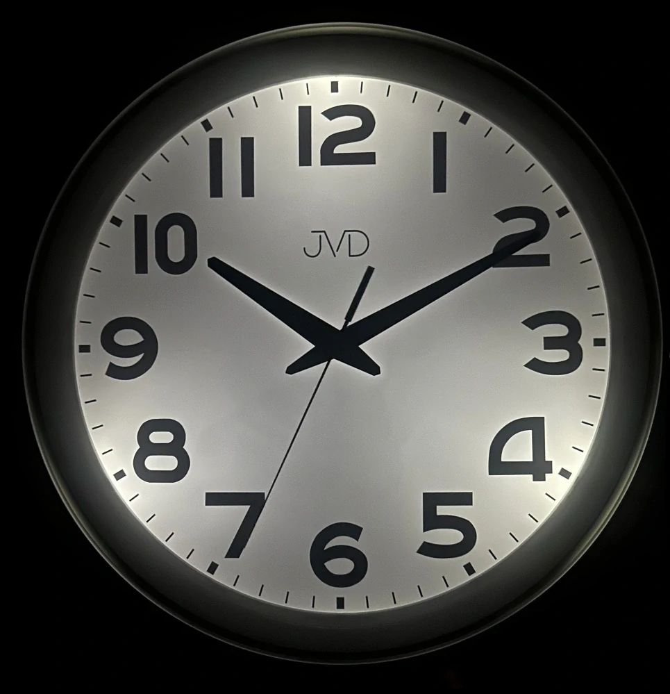 JVD Nástěnné netikající tiché hodiny JVD HA243 se senzorem stmívání