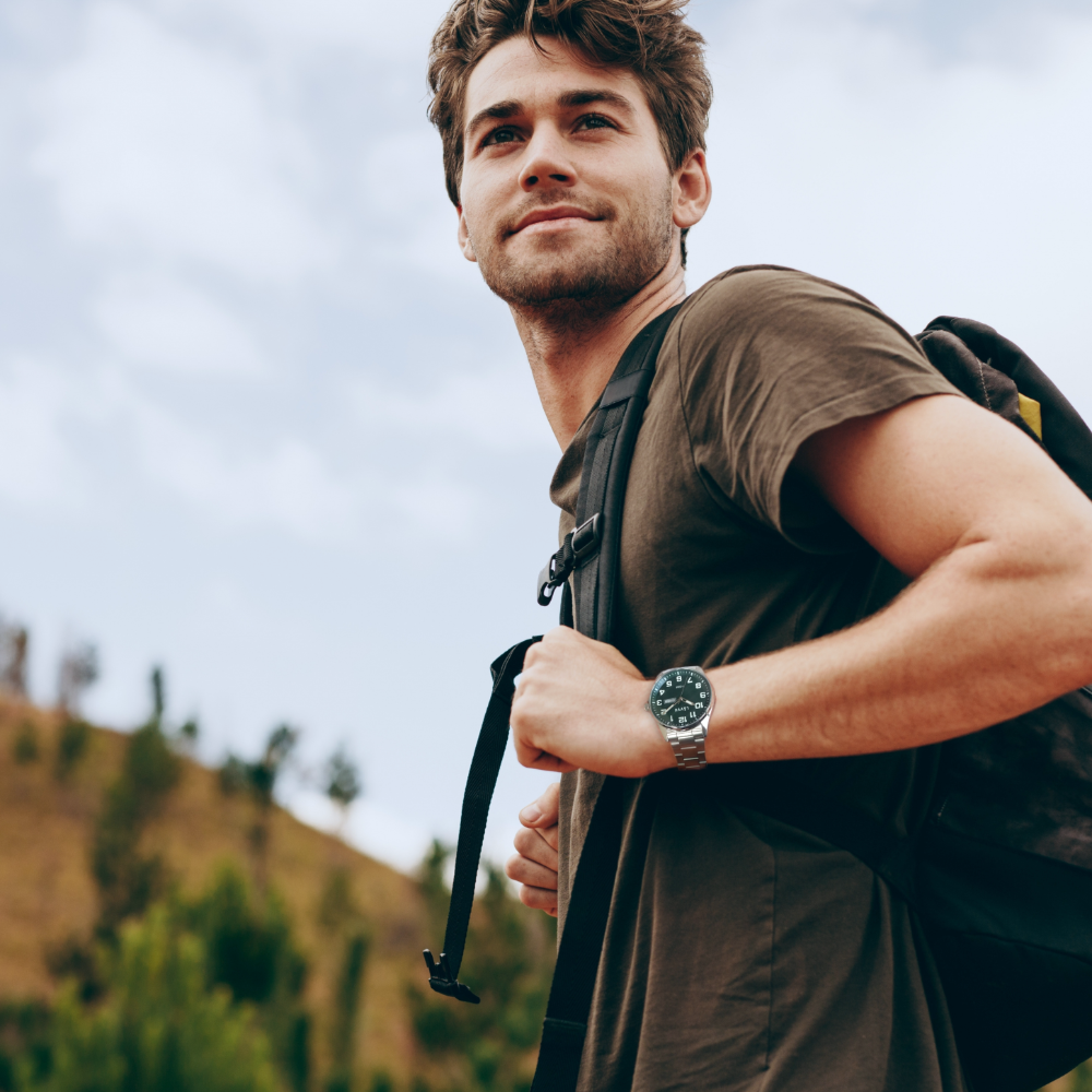 LAVVU Ocelové pánské hodinky BERGEN Green se svítícími čísly LWM0146 zelený čísellník