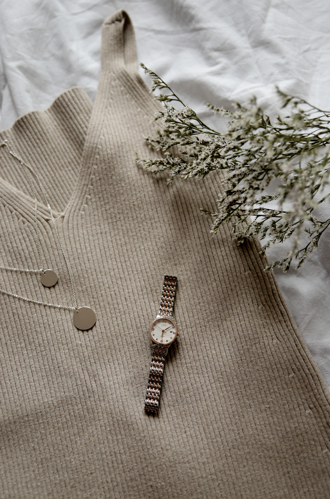 Dámské luxusní náramkové designové hodinky JVD JG1015.4 se safírovým sklem